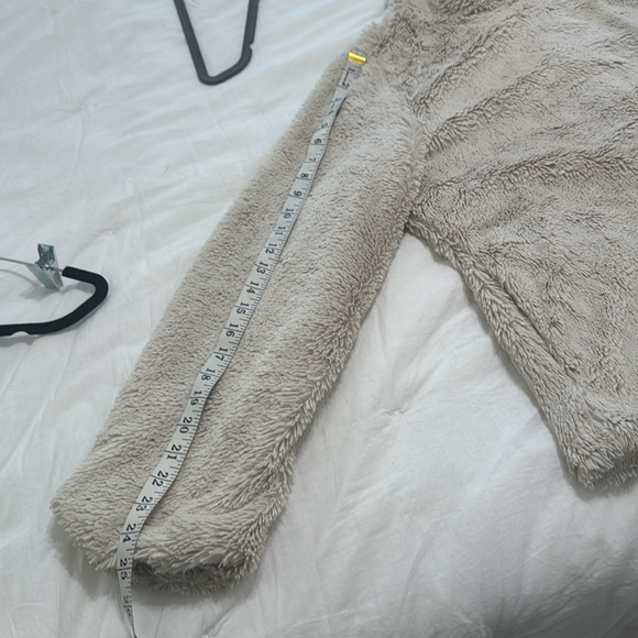 Patagonia Women's Pelage Faux Fur Jacket- oat - Picture 12 of 12